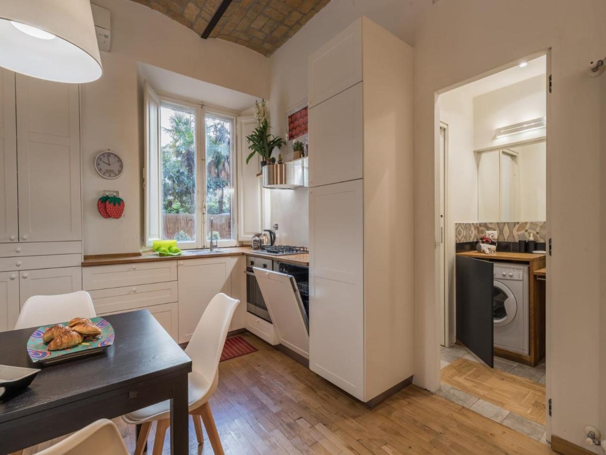 The Best Rent - Elegant Flat Near Colosseum Roma Esterno foto