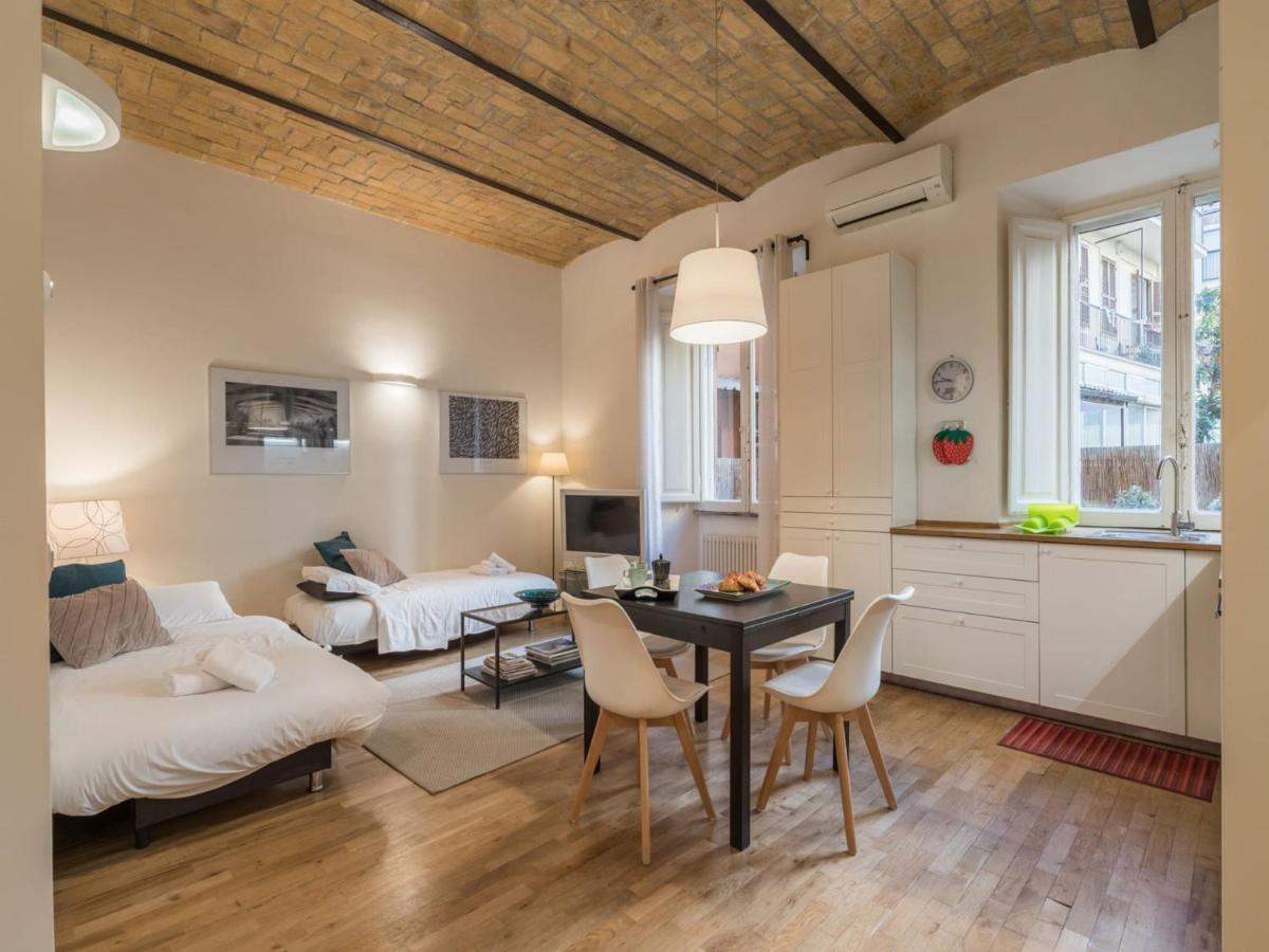 The Best Rent - Elegant Flat Near Colosseum Roma Esterno foto