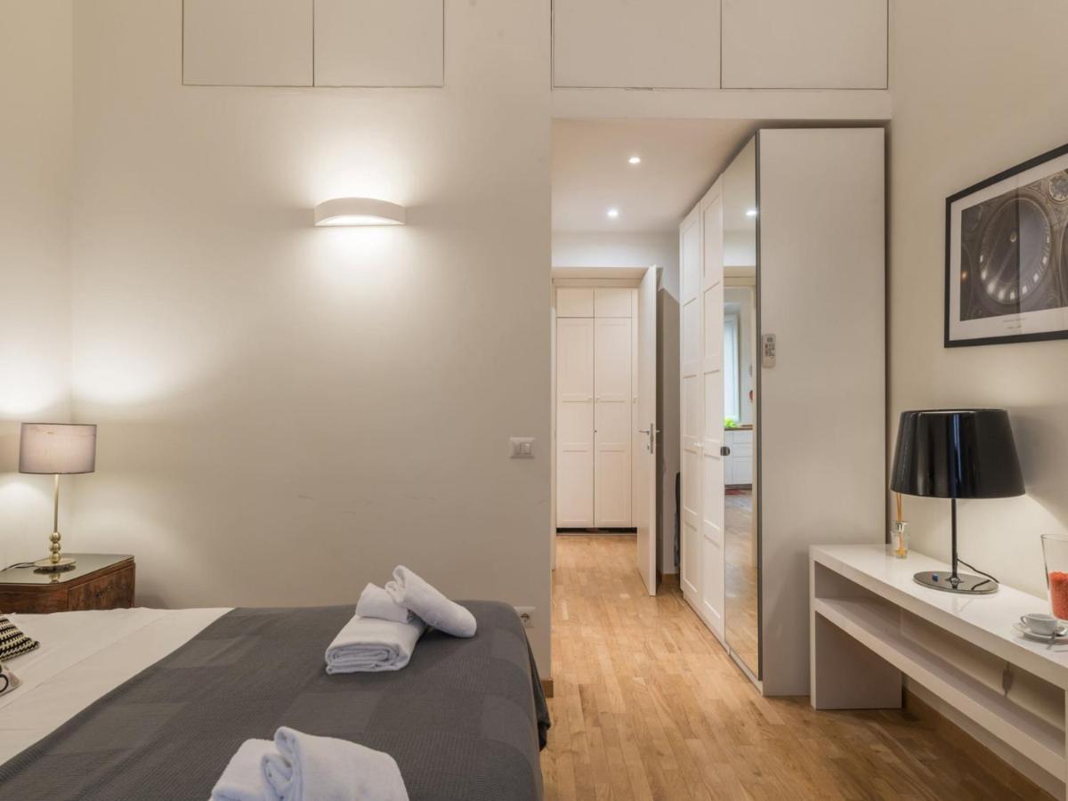The Best Rent - Elegant Flat Near Colosseum Roma Esterno foto