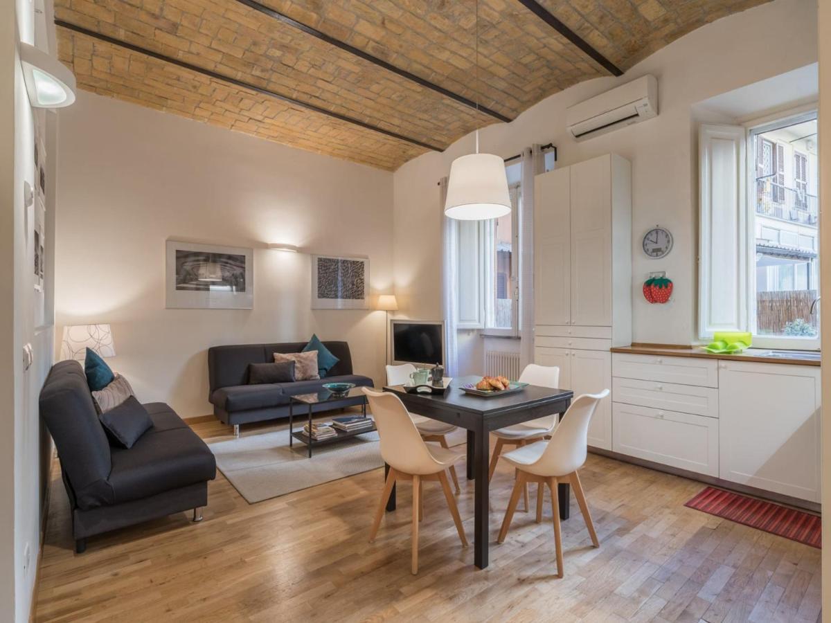 The Best Rent - Elegant Flat Near Colosseum Roma Esterno foto