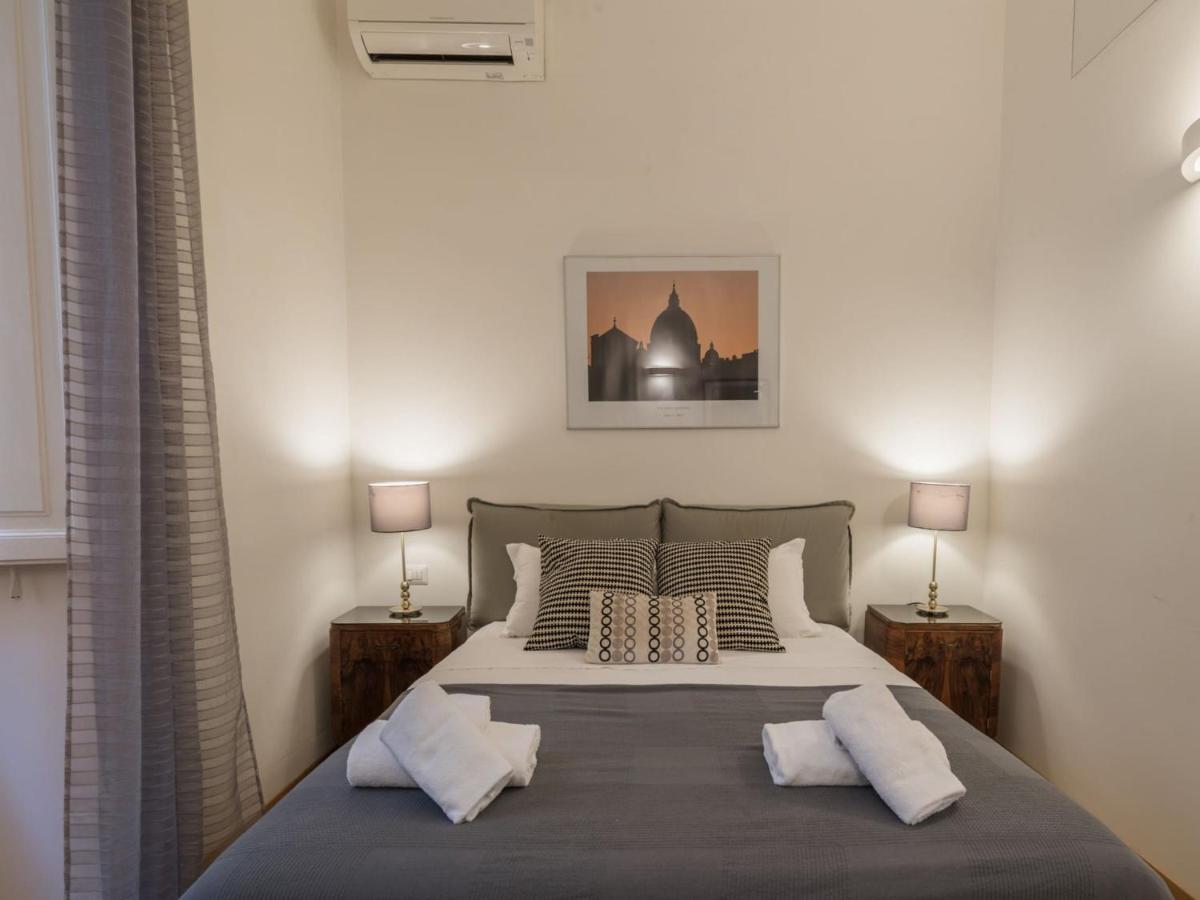 The Best Rent - Elegant Flat Near Colosseum Roma Esterno foto