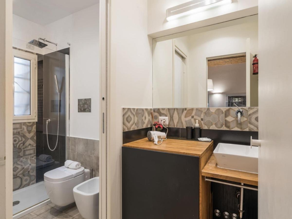 The Best Rent - Elegant Flat Near Colosseum Roma Esterno foto